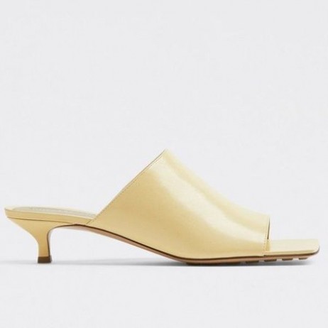 Bottega Veneta Trecho Mulas 40mm Bege em pele de Cordeiro Bottega Veneta Sapatos