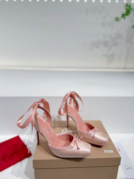 Christian Louboutin Cassia Lace 100 Mm De Tiras Bombas De Crepe, Cetim Cor-De-Rosa