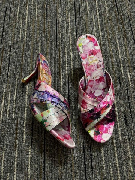 Christian Louboutin Nicol está de Volta Sandália Mulas 85MM Florescendo Seda
