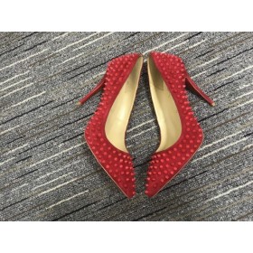 Christian Louboutin Pigalle Spikes Bombas de 100mm Veau de Veludo Vermelho