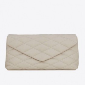 Saint Laurent Sade Puffer Envelope Clutch Branca Em Pele De Cordeiro