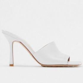 Bottega Veneta Trecho Mulas 90mm Branco em pele de Cordeiro Bottega Veneta Sapatos