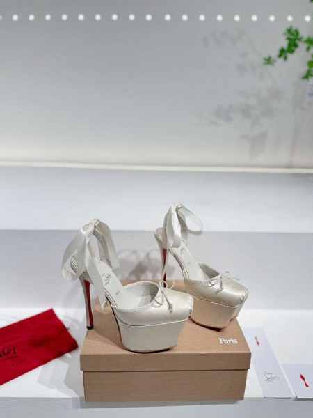 Christian Louboutin Cassia Csipke Alta Platform 160 mm Pántos Pumps Krepp Szatén Fehér