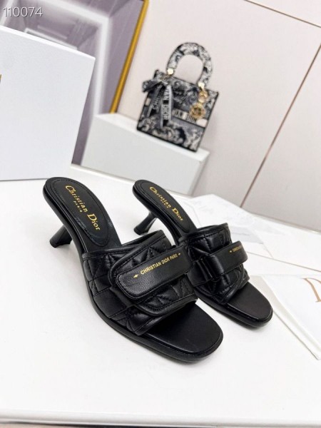 Dior(r)evolúció Sarkú Slide Fekete Steppelt Cannage Borjúbőr