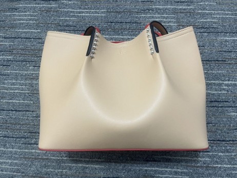 Christian Louboutin Cabarock Táska Borjúbőr Tüskés Bézs