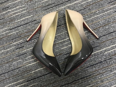 Christian Louboutin Szóval Kate Szivattyúk 120 mm lakkbőr Rontja Fekete Meztelen