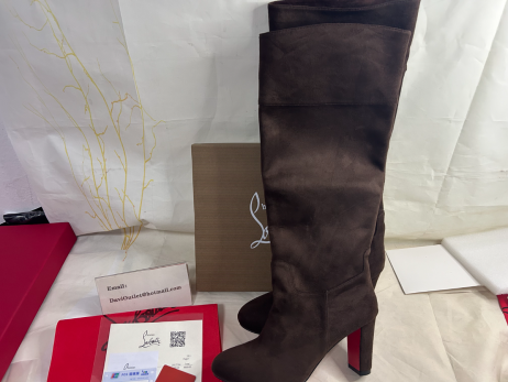 Christian Louboutin Loo Szendrődi V., 85 Mm-Es Csizma Veau Velúr Cosme Louboutin Cipő