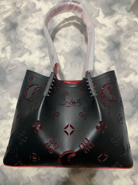 Christian Louboutin Cabarock Tüskék Tote Sima Borjúbőr Loubinthesky Perforált Fekete CL Táskák