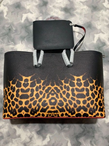 Christian Louboutin Kelet-Nyugati Cabata Tote Borjúbőr Rontja Leopárdmintás Tüskék Christian Louboutin Táskák