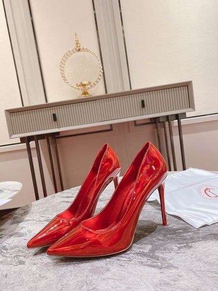 Christian Louboutin Kate Szivattyúk Loubi lakkbőr CL Cipő