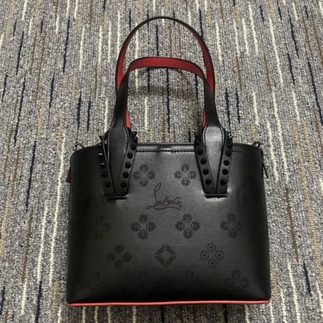 Christian Louboutin Kis Cabata Kelet-Nyugati Mini Táska, Fekete