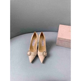 Jimmy Choo Saresa 65 Latte Nappa Bőr Szivattyúk Kristály Díszítés Meztelen