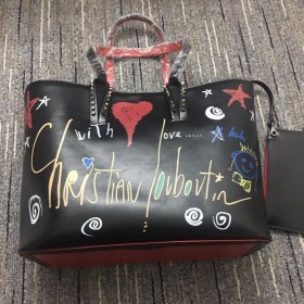 Christian Louboutin Kelet-Nyugati Cabata Táska Borjúbőr Loubitag Tüskék Fekete