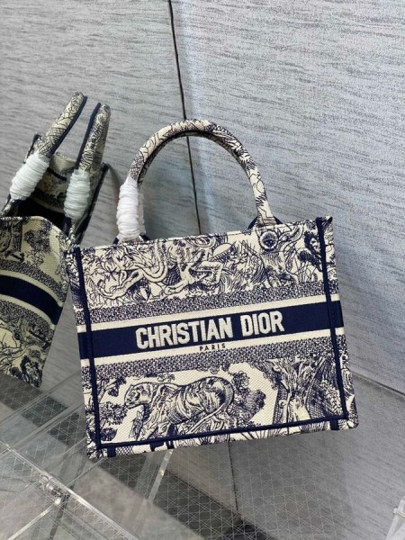 Dior Leabhar Tote Gorm Toile de Jouy Bróidnéireacht