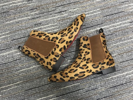 Christian Louboutin Fir Chelsea Buataisí Suede Leopard