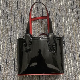 Christian Louboutin Mion Thoir Thiar Cabata Tote Paitinne Calfskin Spikes Dubh