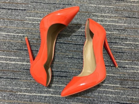 Christian Louboutin Pulcino Caldo Pompe di 100 mm di Brevetto in Pelle Arancione