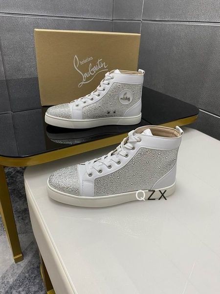 ストリールイ泥のスタッズスニーカー白Calfskin