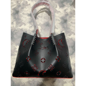 ストリー Cabarockスパイクトートの円滑なCalfskin Loubintheskyパンチング黒CLバッグ