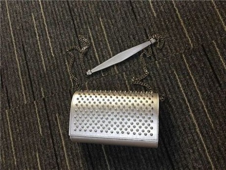 Christian Louboutin Paloma Clutch Metallic Skinn Sølv