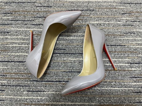 Christian Louboutin Brystområdet 554 Pumper 100mm Patent Skinn Grå