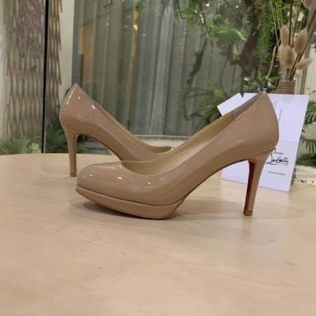 Christian Louboutin Nye, Enkle Pumper 85mm Patent Skinn Naken CL Sko