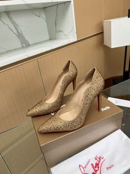 Christian Louboutin Hot Chick 100 Pumper Strass Pyntet Skinn Gull