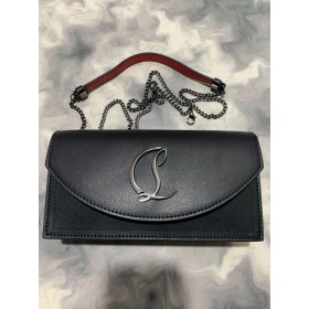 Christian Louboutin Loubi54 Crossbody-Clutch-Sort Kalveskinn Christian Louboutin Poser