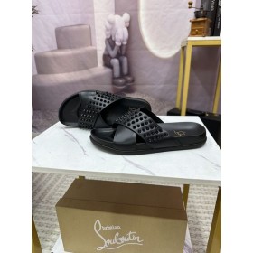 Christian Louboutin Menn Studded Skyv Sandaler Svart CL Sko