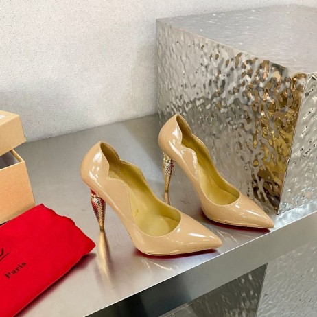 Christian Louboutin czółenka Lipchick 100 mm Z Lakierowanej Skóry Cielisty