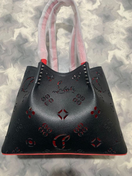 Christian Louboutin Cabarock Spikes Torba-Тоут Z Cielęcej Skóry Loubinthesky Z Perforacją W Kolorze Czarnym Christian Louboutin