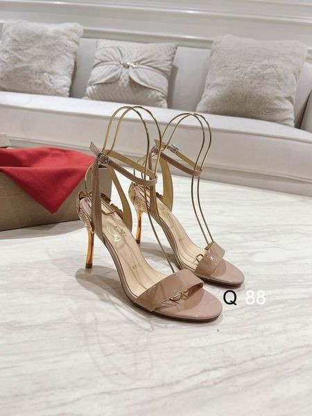 Christian Louboutin Ginko Girl 85 mm Klapki Zawiesia Z Lakierowanej Skóry Puder