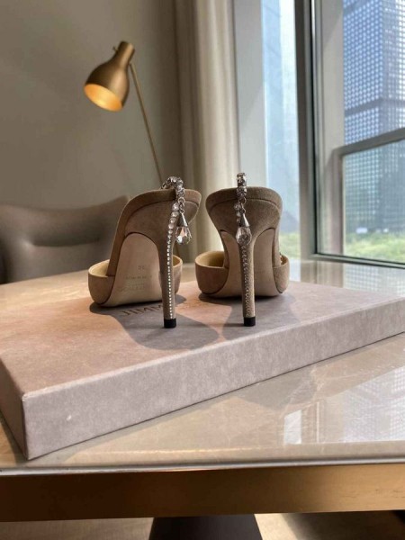 Czółenka Jimmy Choo Saeda 85 mm Z Zamszu Z Ozdobą W postaci Kryształów Cielisty