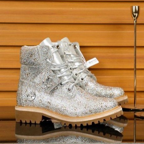 Buty Jimmy Choo Timberland Z Nubuku Z Kryształami W Kolorze Srebrnym