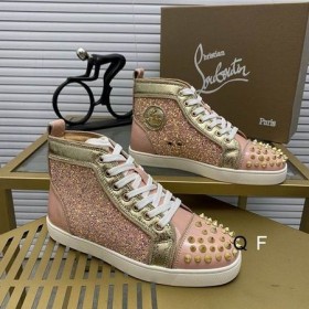 Damskie buty Christian Louboutin Lou Spikes Donna na płaskiej podeszwie z błyszczącej Lakierowanej skóry Różowego Złota