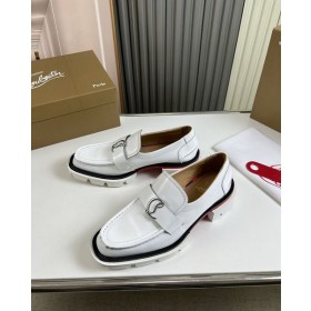 Damskie Лоферы Christian Louboutin Cl Moc Lug Z Cielęcej skóry w Kolorze Białym