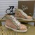 Damskie buty Christian Louboutin Lou Spikes Donna na pÅaskiej podeszwie z bÅyszczÄ
cej Lakierowanej skóry Różowego ZÅota