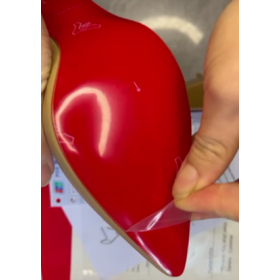Cum SÄ LuaÈi De Pe Folia De ProtecÈie De Culoare Rosie-Pantofi Cu Talpi