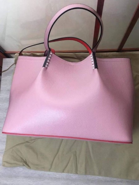 Christian Louboutin Cabarock 끈달린 가방지 못을 박 핑크색