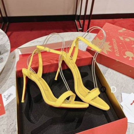 Christian Louboutin Loubigirl85Mm 샌들은 특허를 가죽색
