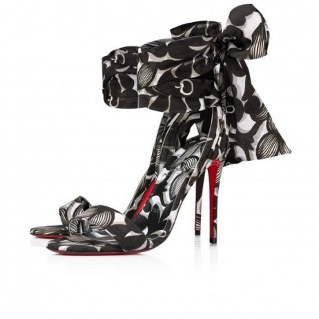 Christian Louboutin Sandale Du DéSert100Mm 끈으로 된 샌들 피튜니아 Printed Satin Crepe 블랙
