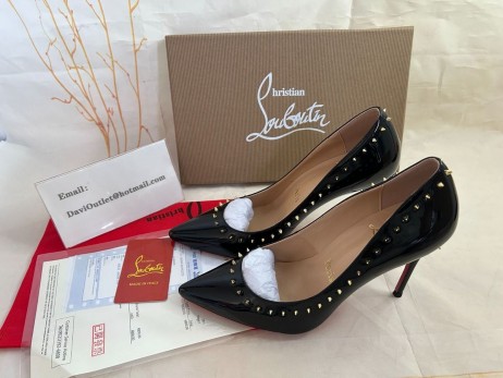 Christian Louboutin Anjalina 스파이크 펌프 박힌 블랙 특허 가죽 CL 신발