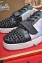 Christian Louboutin 루이스 주니어 스파이크 모자-발가락 운동화 가죽 검정 CL 신발