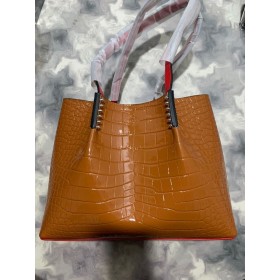 Christian Louboutin Cabarock 끈달린 가방감을 송아지 스파이크 브라운