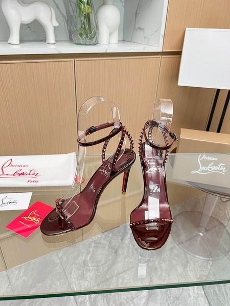 Christian Louboutin So Me 105 mm Sandale S Kožnim šiljcima Tamnocrvena boja CL Cipele