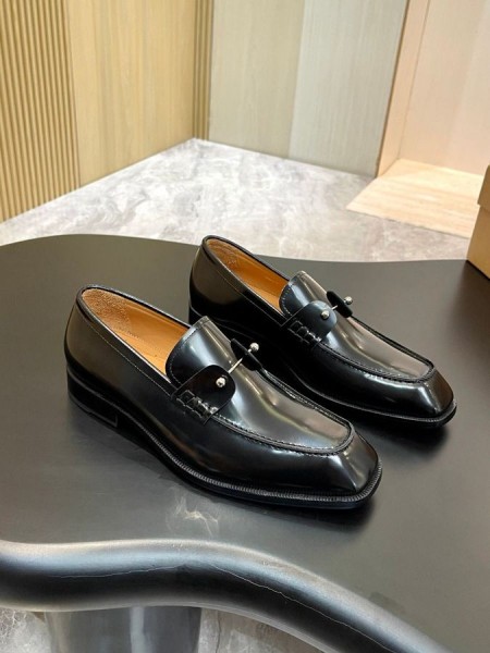 Лоферы Christian Louboutin Chambelimoc Od Sjajnu Teleće kože Crne boje CL