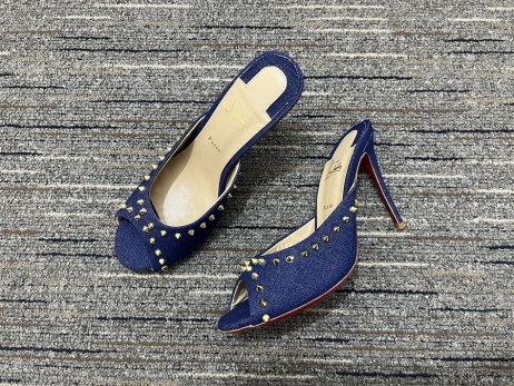 Christian Louboutin Me Imala Japanke sa šiljcima 100 mm od Trapera Plave boje
