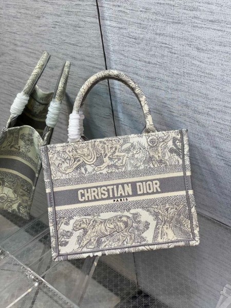 Dior Kitap Çantası Gri Toile de Jouy Nakış