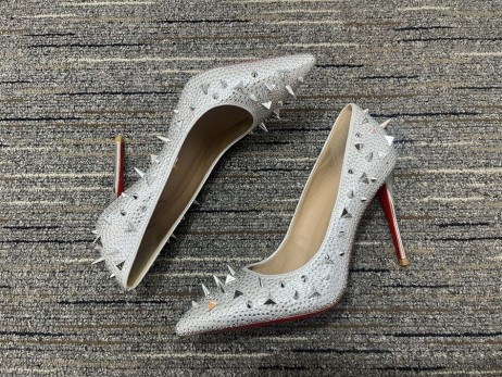 Christian Louboutin Pigalle Spikes Bombas de 100 mm de Strass Plata