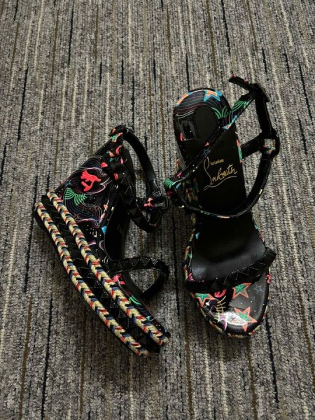 Christian Louboutin Pyraclou 110mm Sandalias de Cuña de la luz de las Estrellas Por la Noche de Patentes de piel de Becerro Multicolor